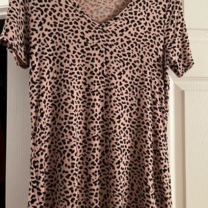 Like New! Animal Top. Size Small but very stretchy fabric